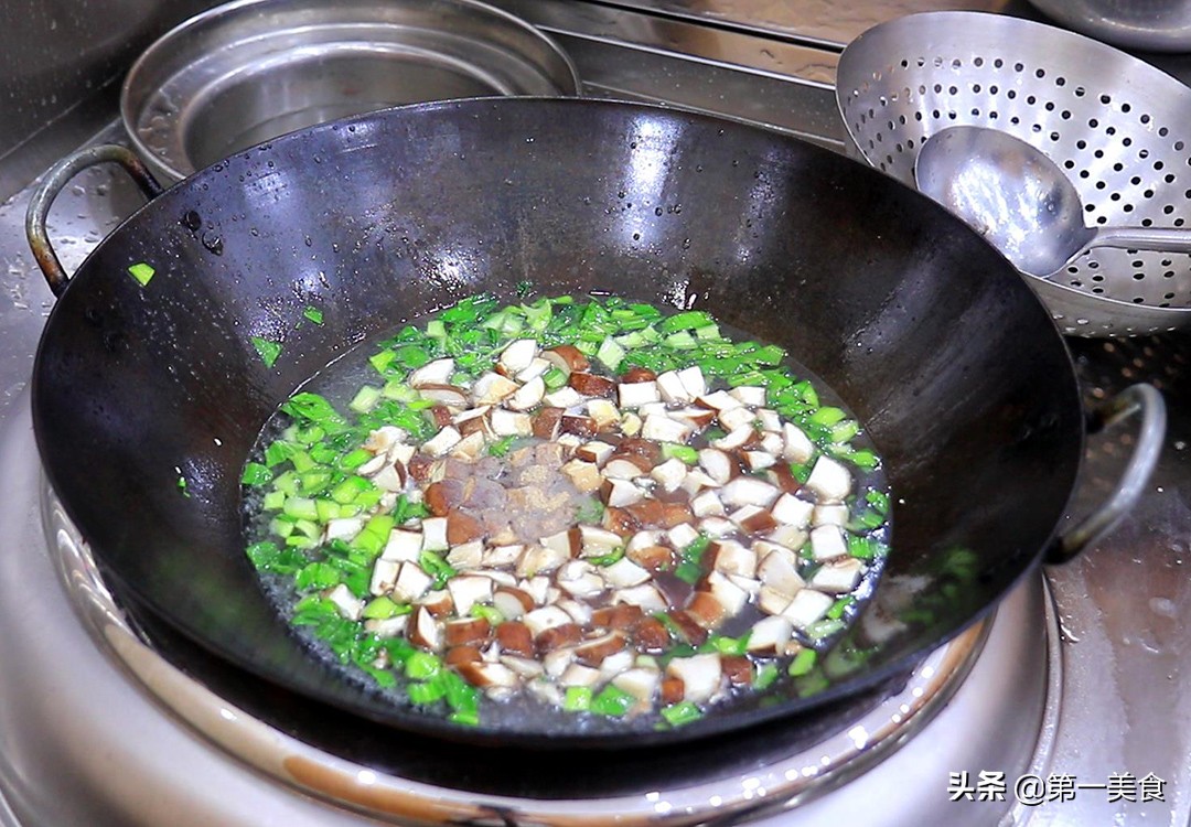 图片[4]-【香菇豆腐汤】做法步骤图 驱寒暖胃 大人小孩都可以喝-起舞食谱网