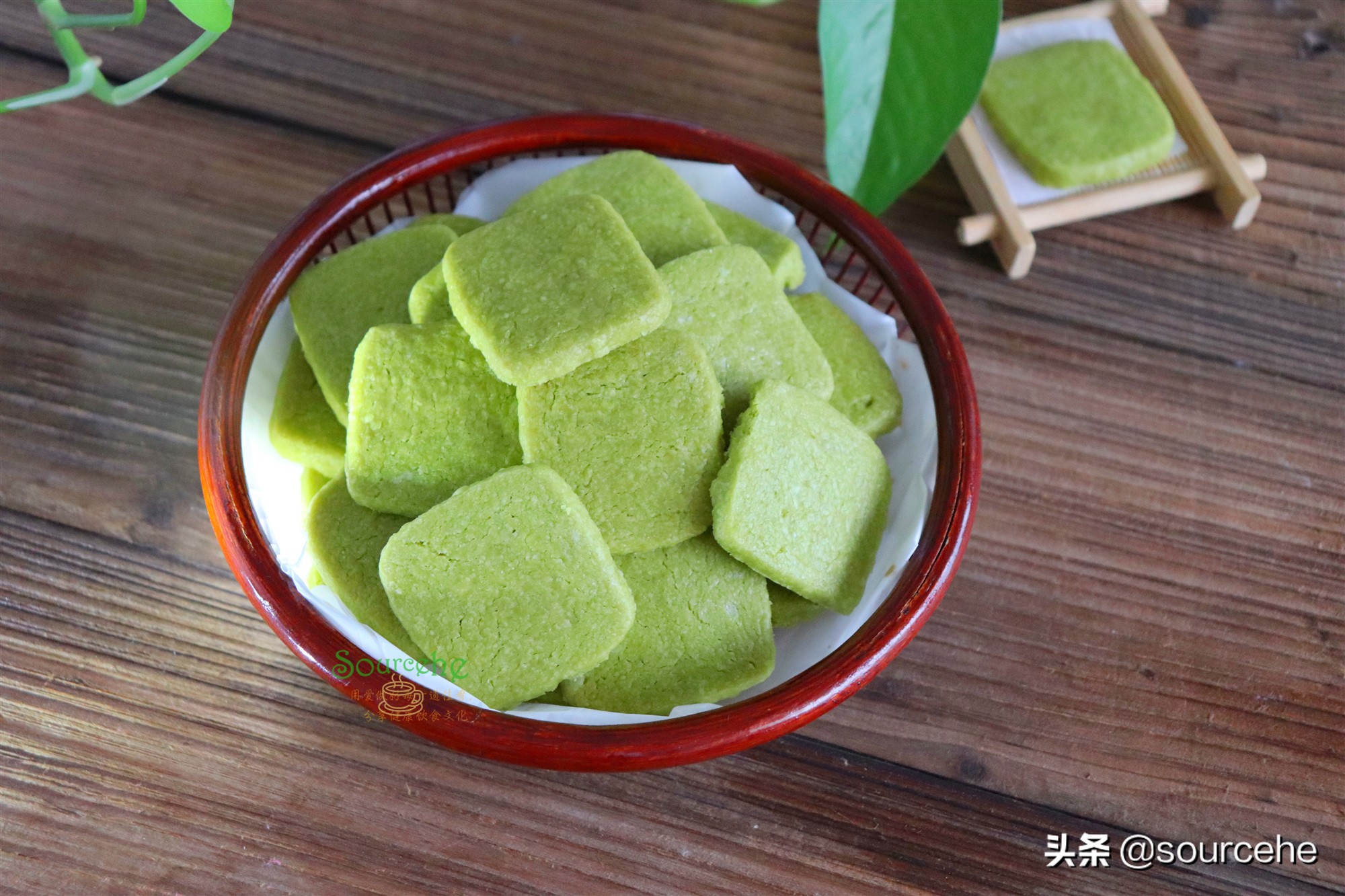 这款抹茶曲奇方子，只有5种配料，不含鸡蛋也不含牛奶，酥香可口