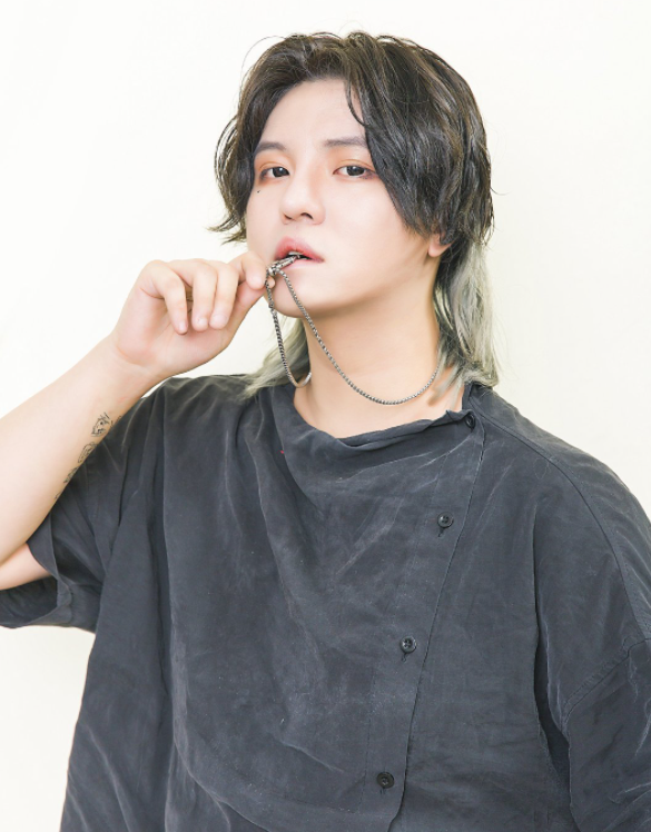 赤酱男女装对比,女装扮相才是颜值天花板!同为顶流ks阿神更神秘