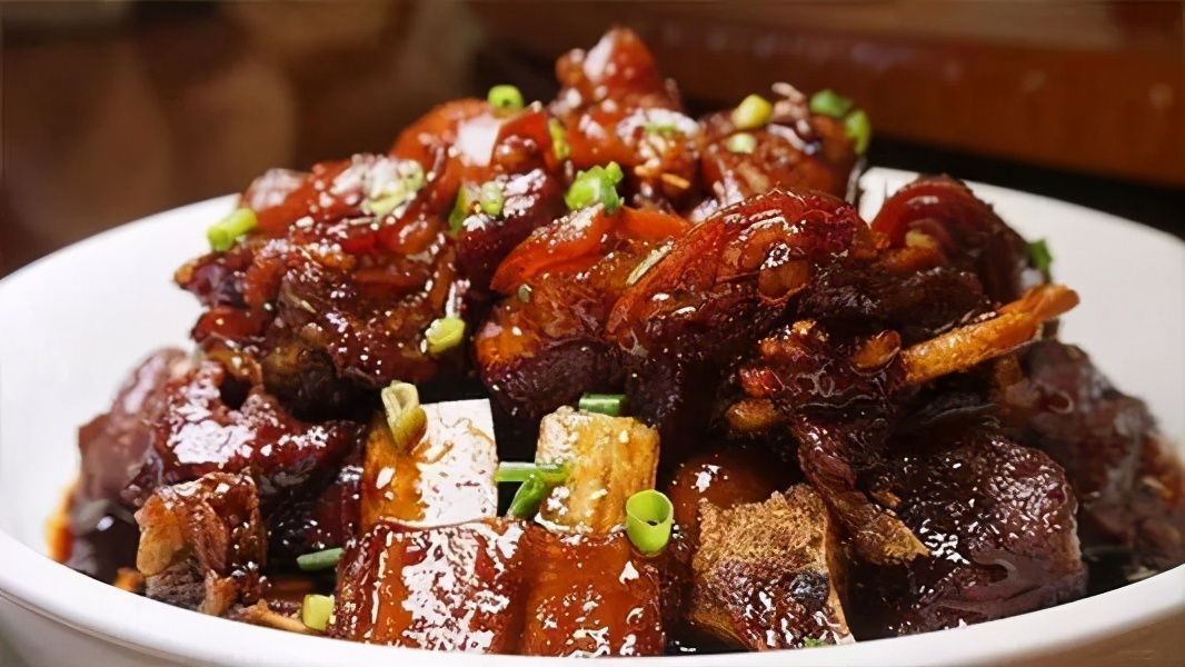天冷多吃羊肉，教你红烧羊肉的正宗做法，羊肉软烂入味不膻还不腥