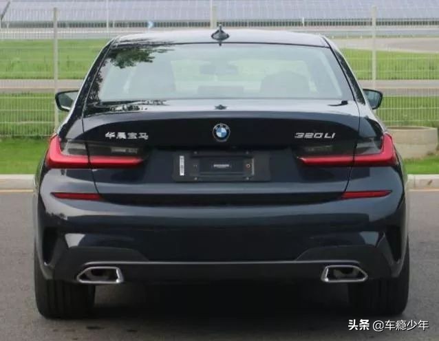 30.78万起！新款奔驰C 200 L上市，这回宝马3系全面胜出？