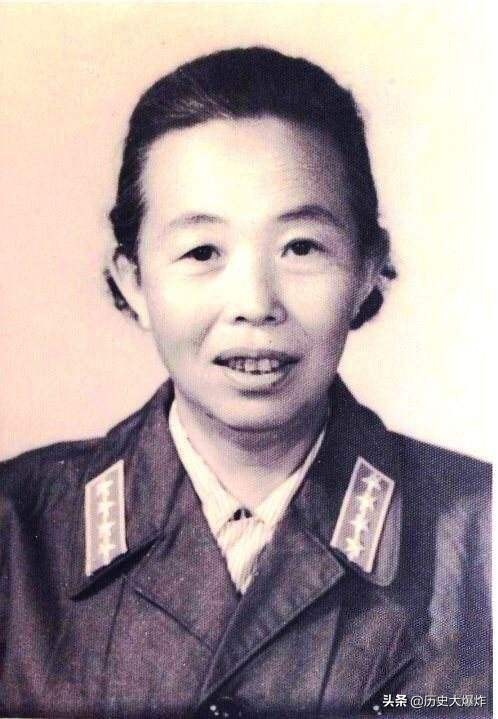 十大元帅的夫人中有四位参加了1955年授衔，而军衔最高的是她