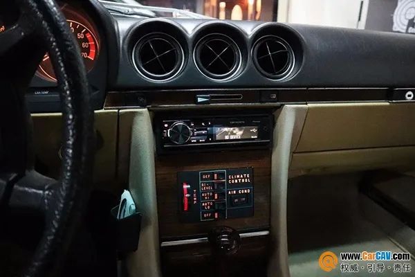 老爷车梅赛德斯奔驰SL500（R107），怎么改音响才好？