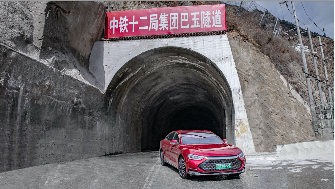 比亚迪汽车探访川藏铁路拉林段，致敬为国开路者