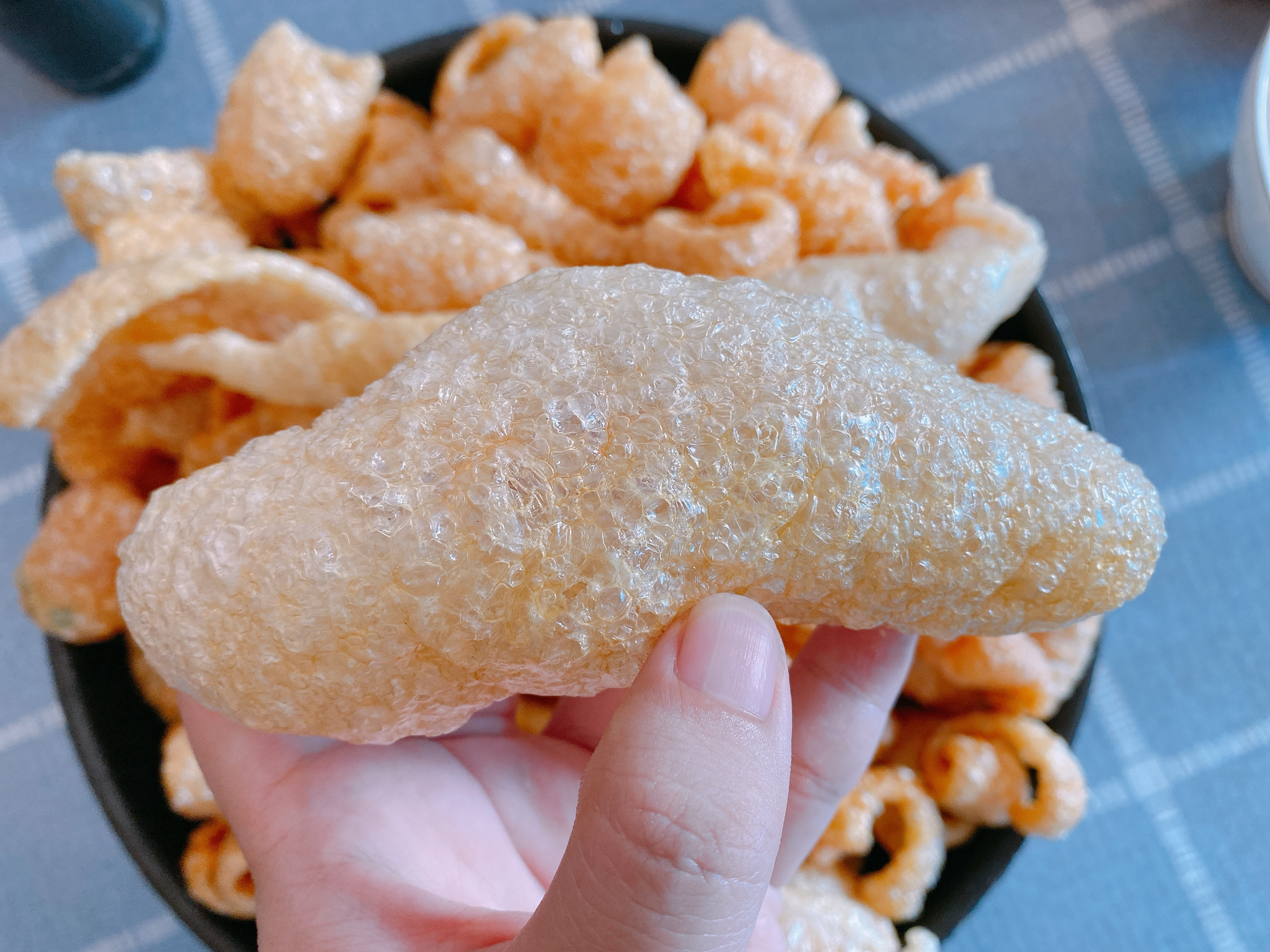 猪皮不要熬猪皮冻了，老妈几十年的做法，色泽金黄起大泡，不肥腻