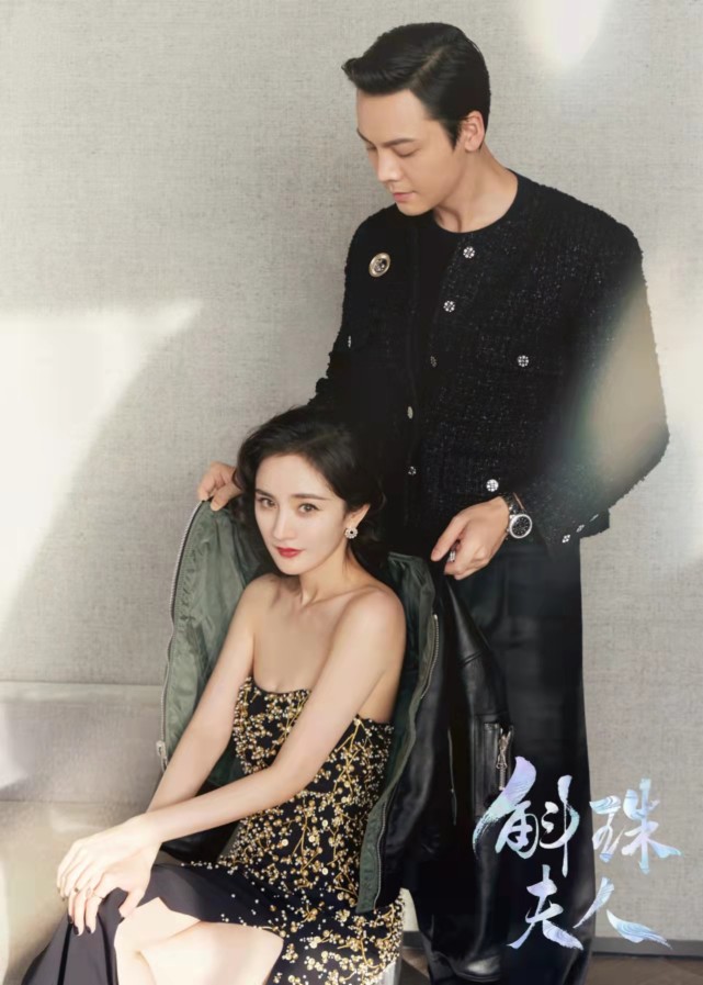 杨幂陈伟霆拍双人大片，方诸海市戏外比心，直播互动花式撒糖