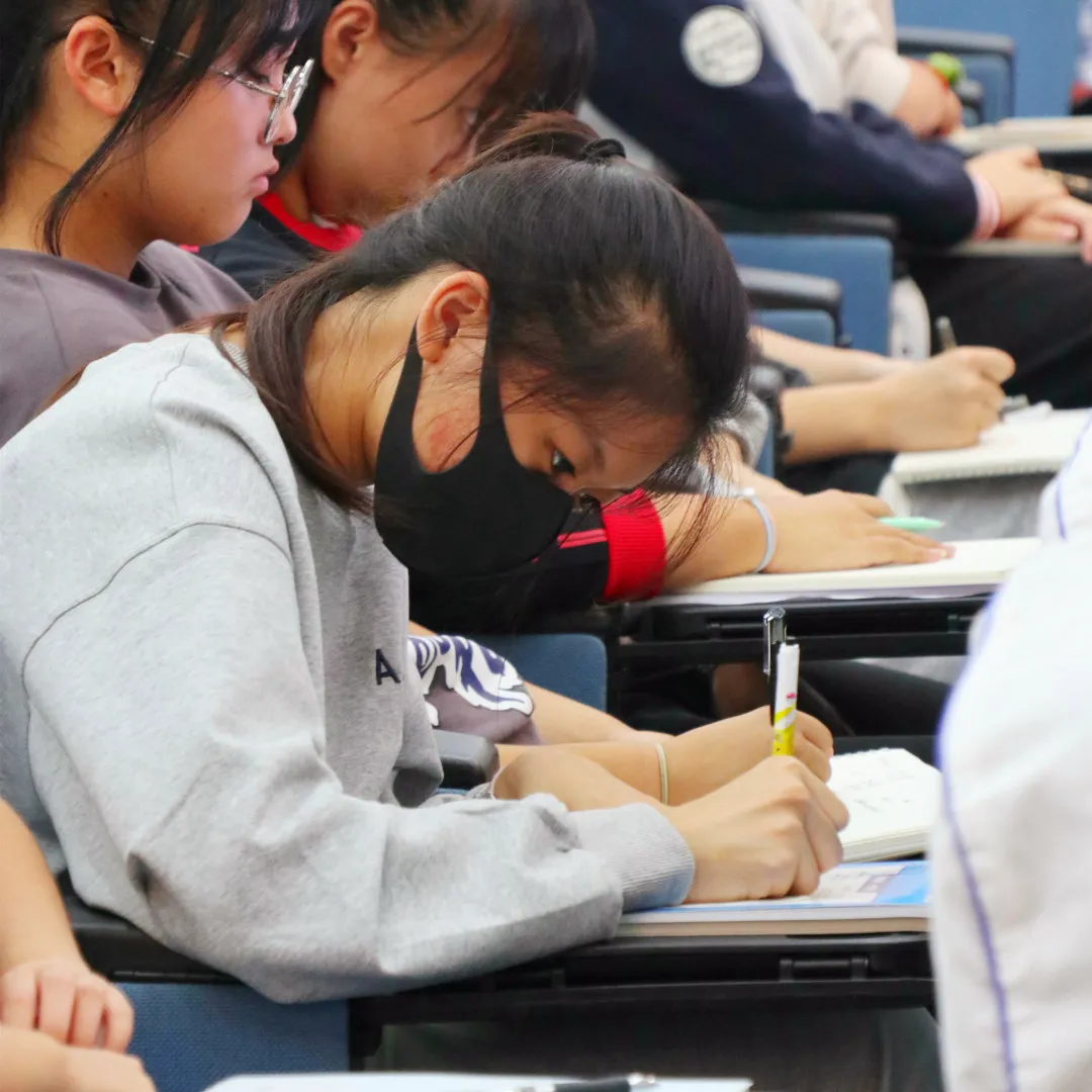 学法以明道 用法以立身——我校召开高一新生法制教育报告会