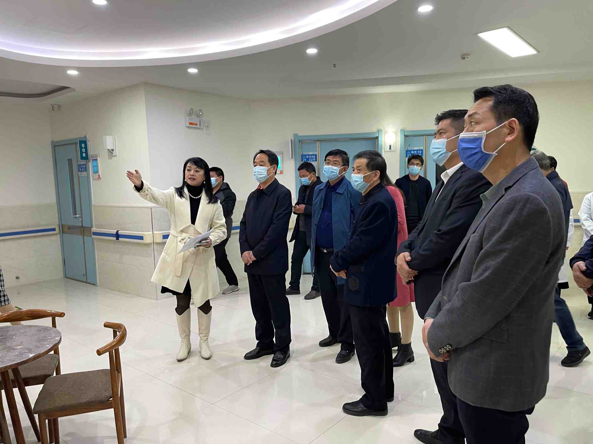 省政协副主席张亚忠一行到河南张喜海中医药骨病研究院调研