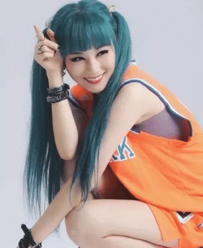 有种"惊艳"叫《唐人街探案》的女黑客,看到黑发那一刻是心动啊