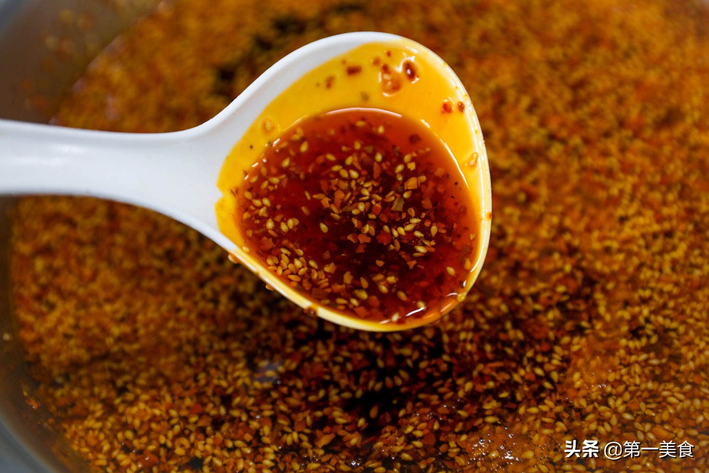 【辣椒油】做法步骤图 多加这2步 又香又辣拌啥都好吃-起舞食谱网