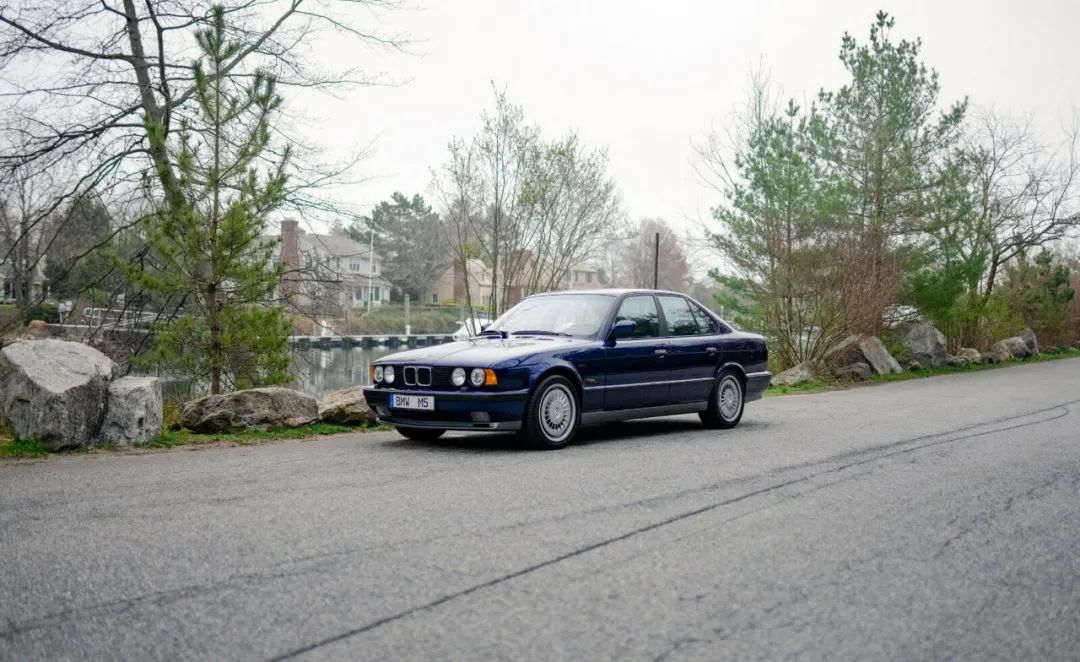 最值得收藏BMW车型之一，E34 M5依旧精神十足