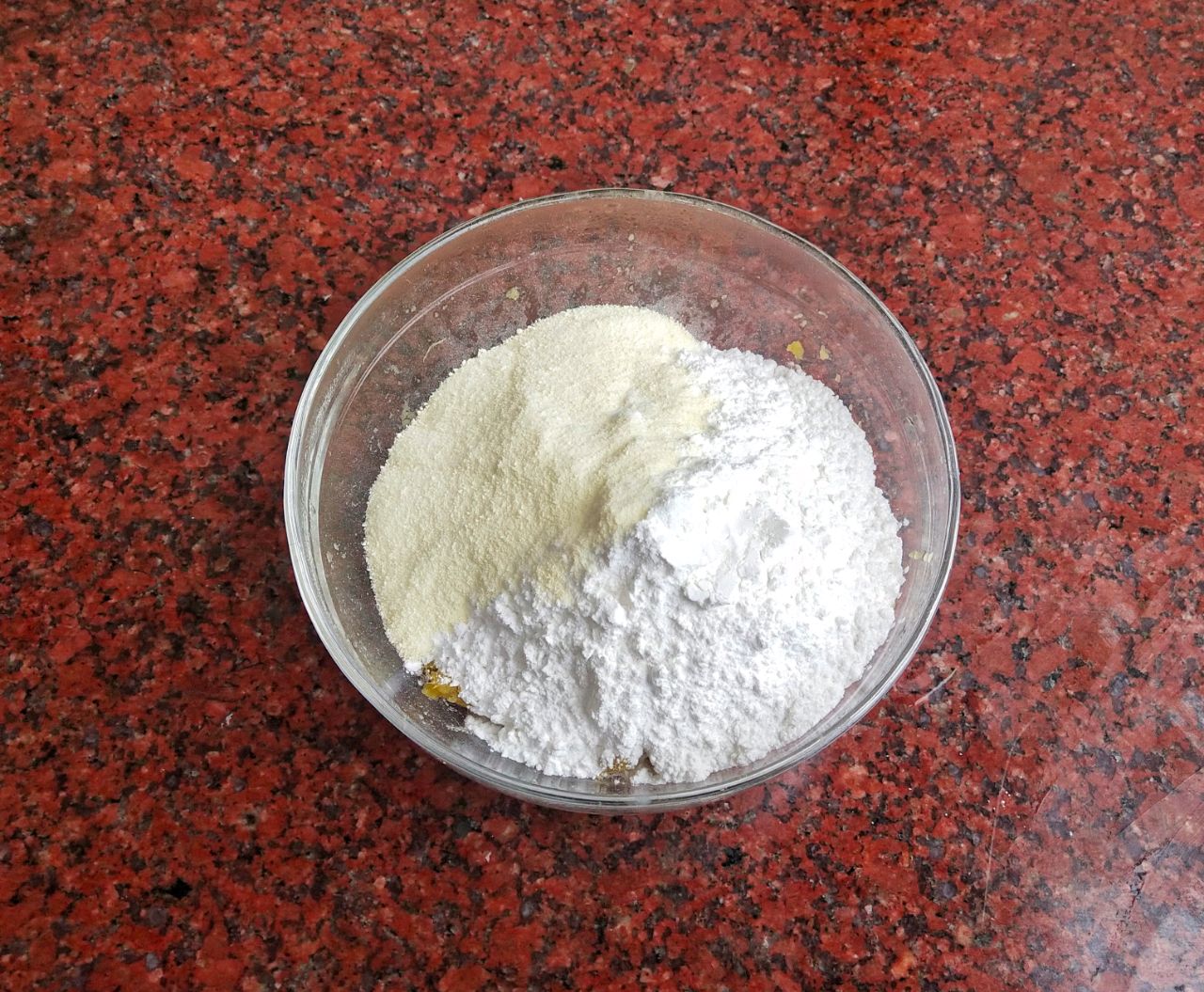 红薯别煮了，加入糯米粉，做成香甜软糯的红薯饼，味道真好