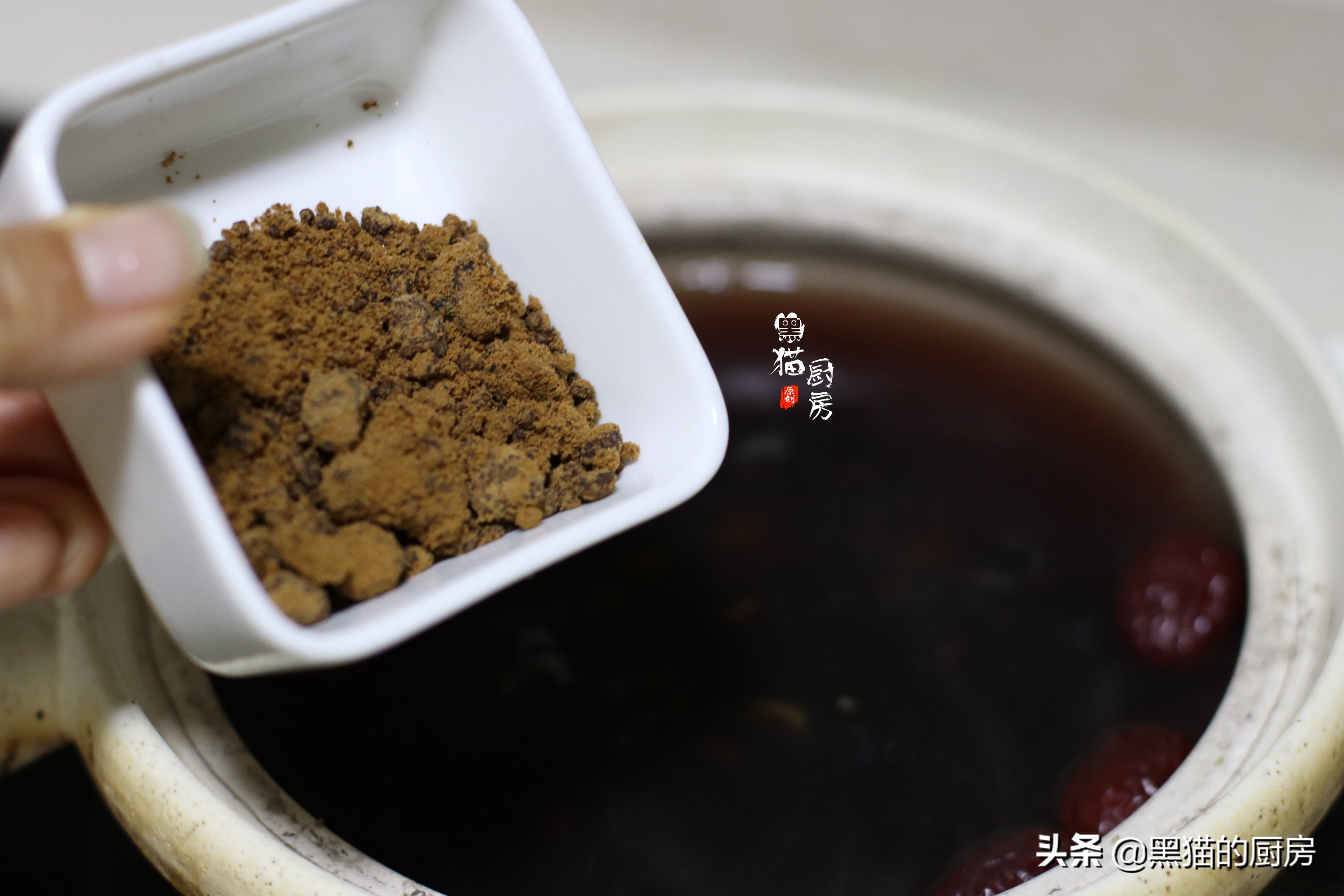 人到40多吃黑豆，别只会用黑醋泡，春天我常这样煮，越简单越好