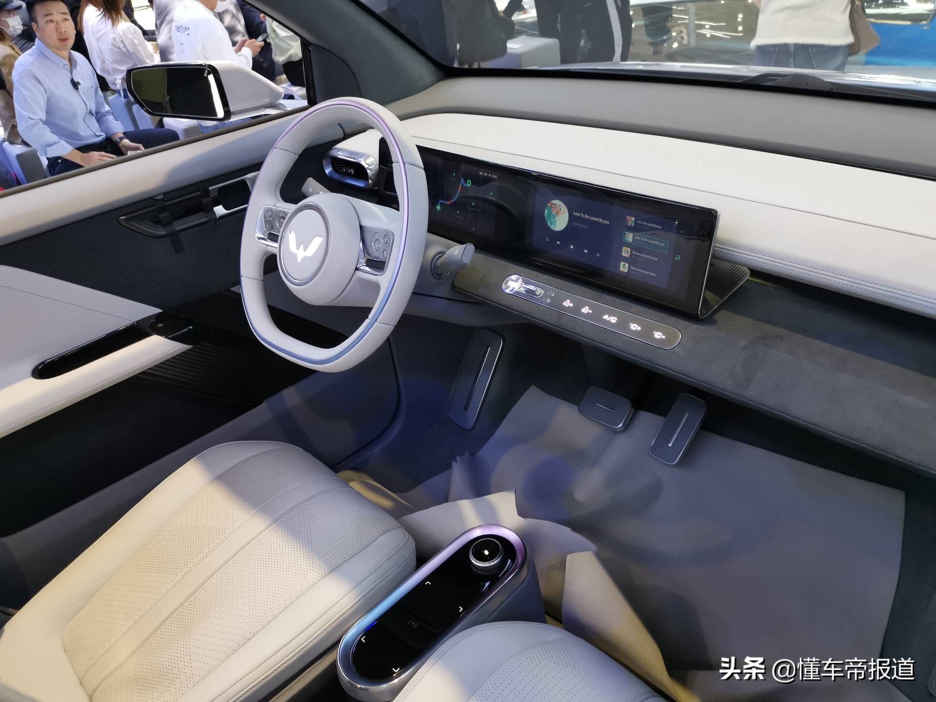 新车 </p><p>　　 满足你的个性需求，静态解析宏光MINIEV敞篷版