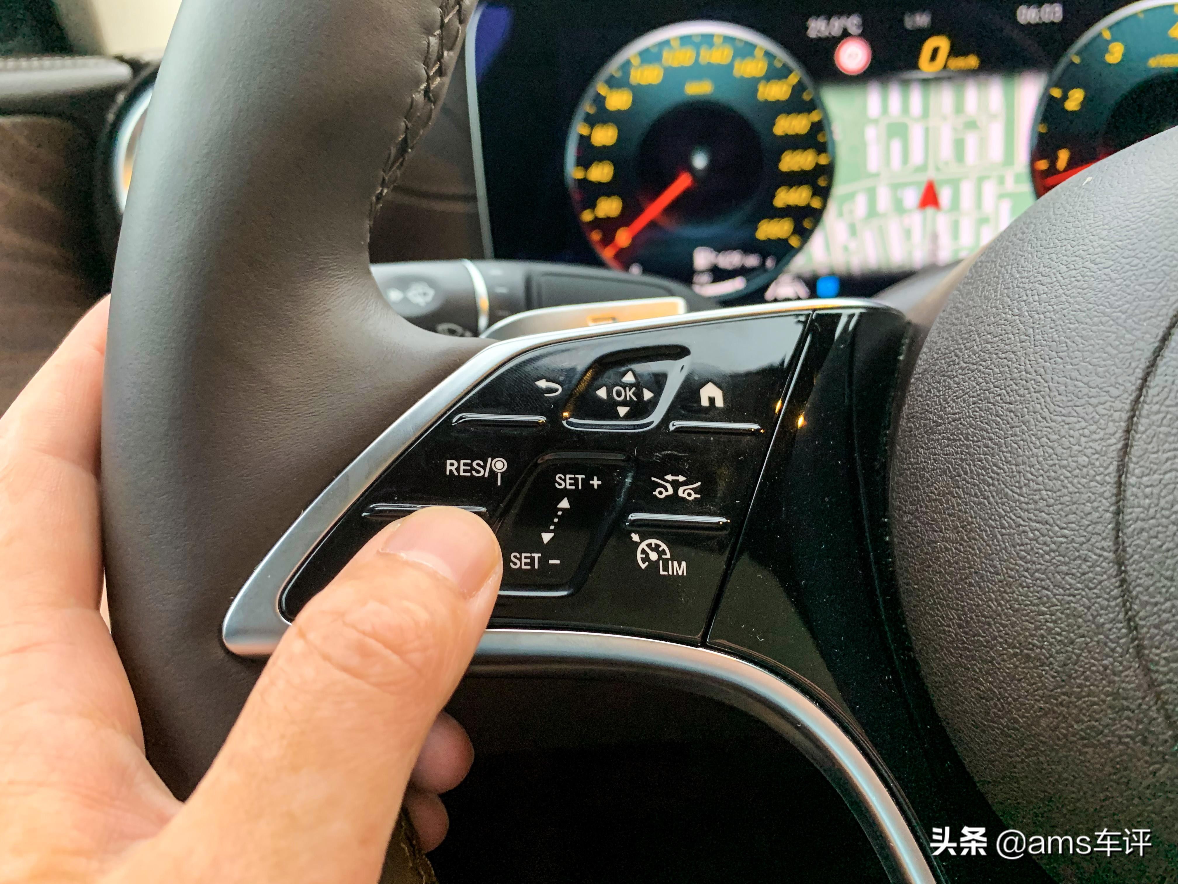 50万就能开上“小迈巴赫”奔驰E级究竟有多香？