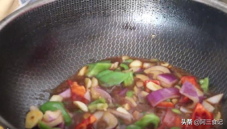 鸡胸肉学会这样做，外酥里嫩，招待客人超有面子，开胃下饭又解馋