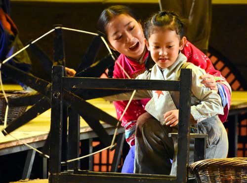陕西旅游：观摩红色歌舞剧《延安保育院》（图）