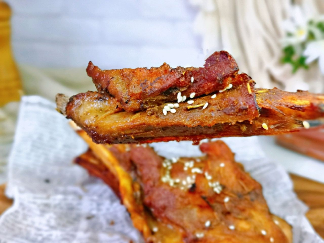 家里有烤箱就能做，奥尔良烤羊排太像样，羊排烤的滋滋冒油真香