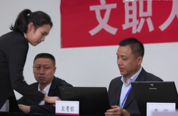 军队文职招聘遇冷，月薪超9000元也少有人报名，究竟是什么原因