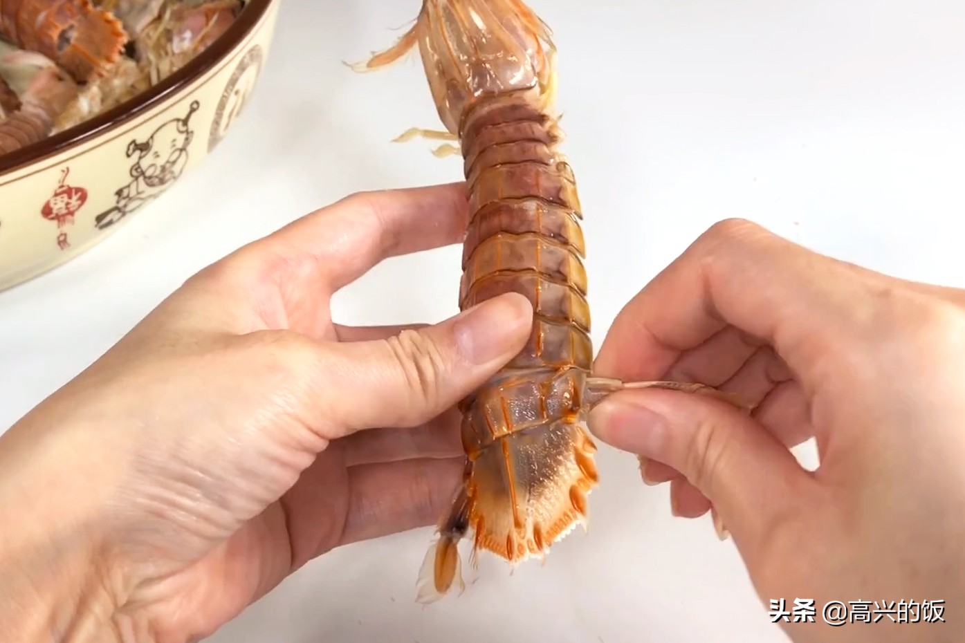 皮皮虾怎么剥？拿一根筷子一撕就完事！5秒快速剥皮（图解）