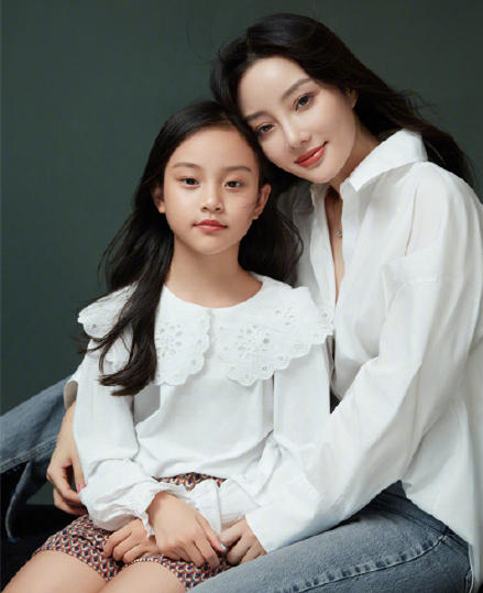 女大十八变！这些基因优秀的星二代，不靠整容照样越长越好看