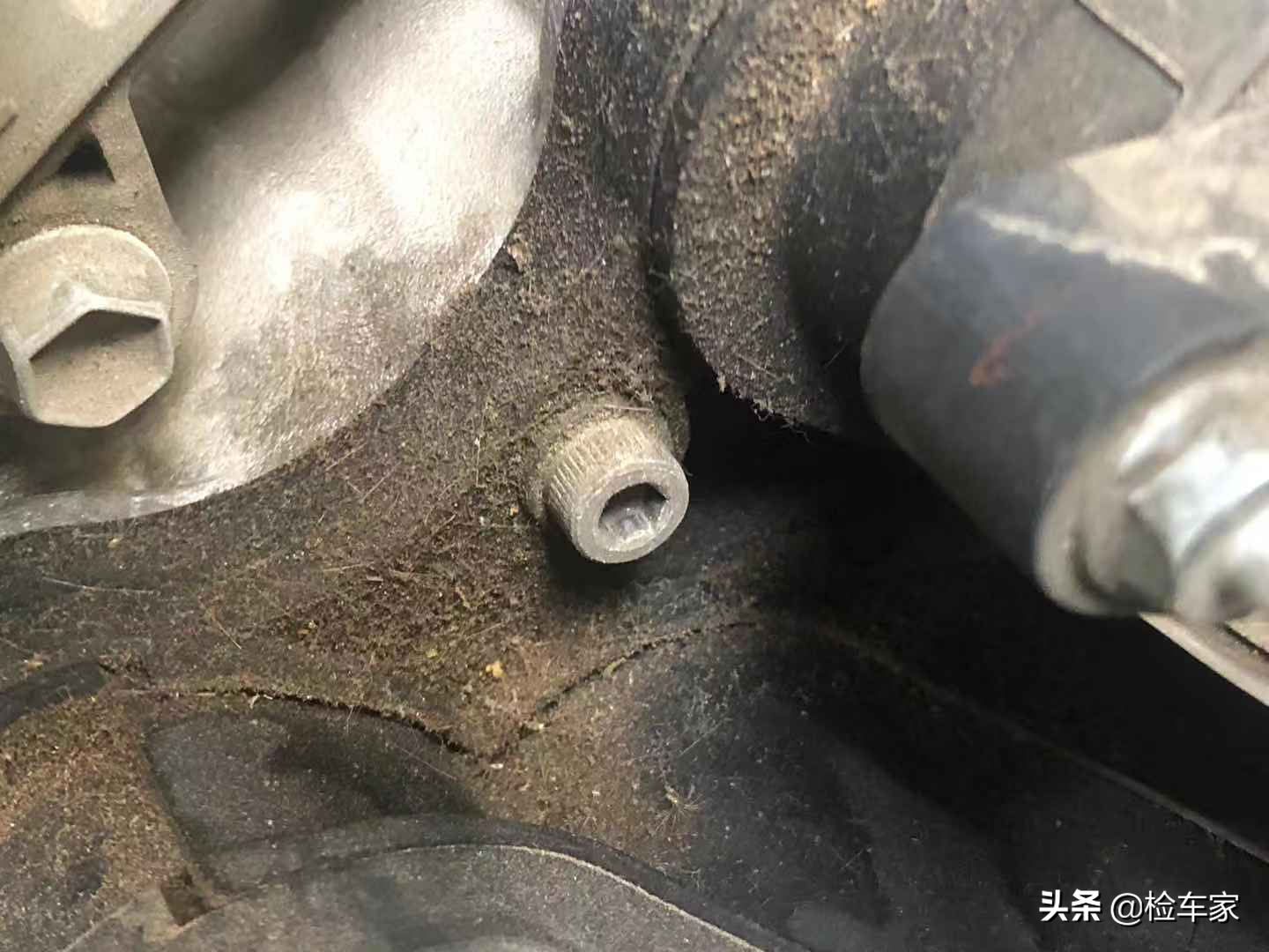 回家过年要旅游，13万买辆丰田普瑞维亚，舒适程度堪比埃尔法