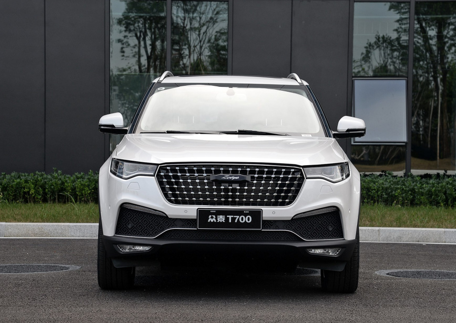 众泰t700是众泰曾经的旗舰suv,走的是中大型路线,车身结构则为5门5座