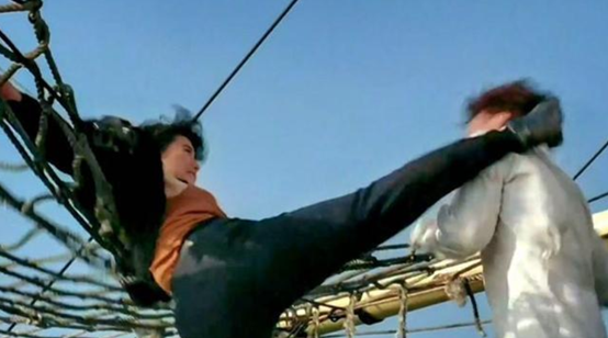 1997年，被拳王周比利一脚踢进医院的女星杨丽菁，如今怎样了？