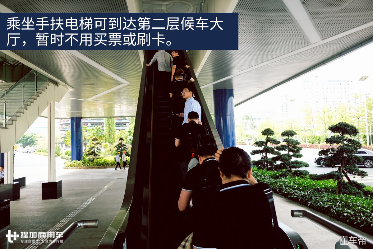 与公交、地铁一起构建城市立体出行系统，带您全面了解比亚迪云轨