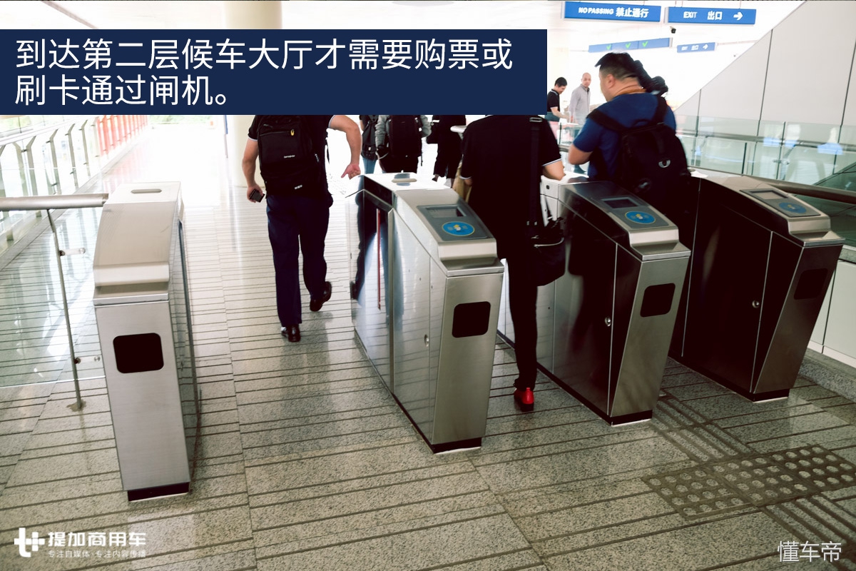 与公交、地铁一起构建城市立体出行系统，带您全面了解比亚迪云轨