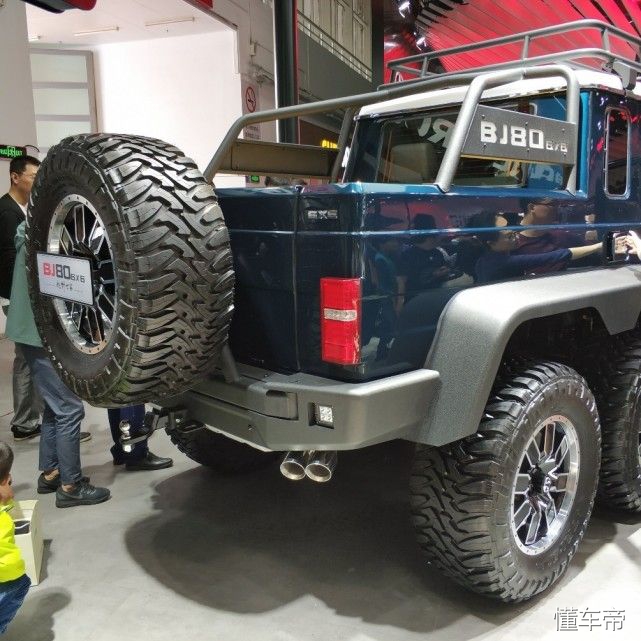 长6米卖300万的奔驰6X6皮卡，国产后只卖30万！