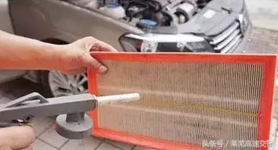 爱车常识：空气滤芯脏了可以吹一下吗？