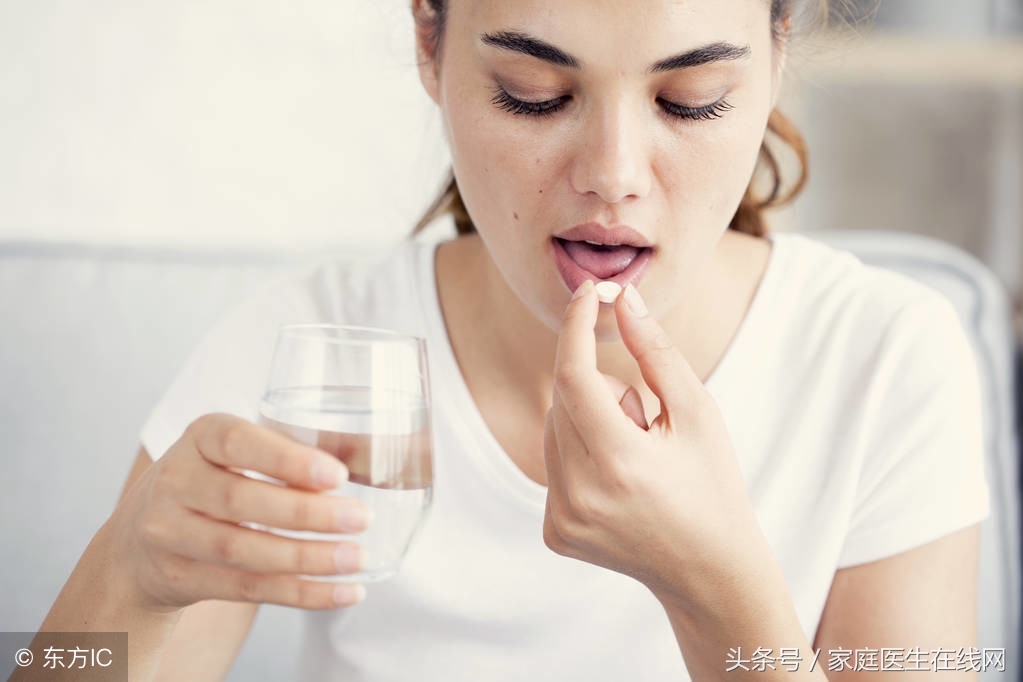 女人小便颜色很黄，或许是这5个因素造成，不要小题大做