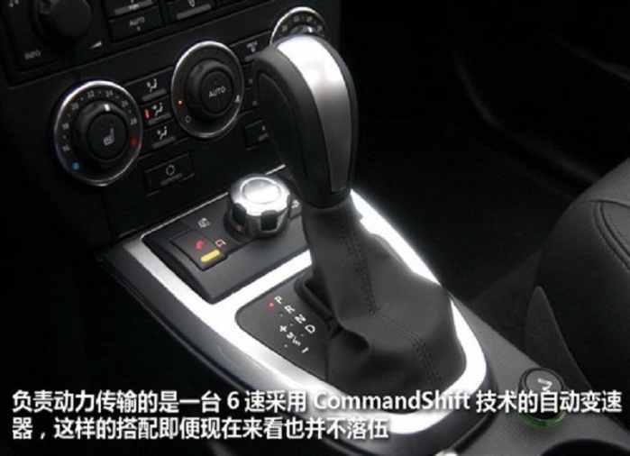 采用非承载式车身，最大离地间隙210mm，3.2L+6缸爬山涉水没问题