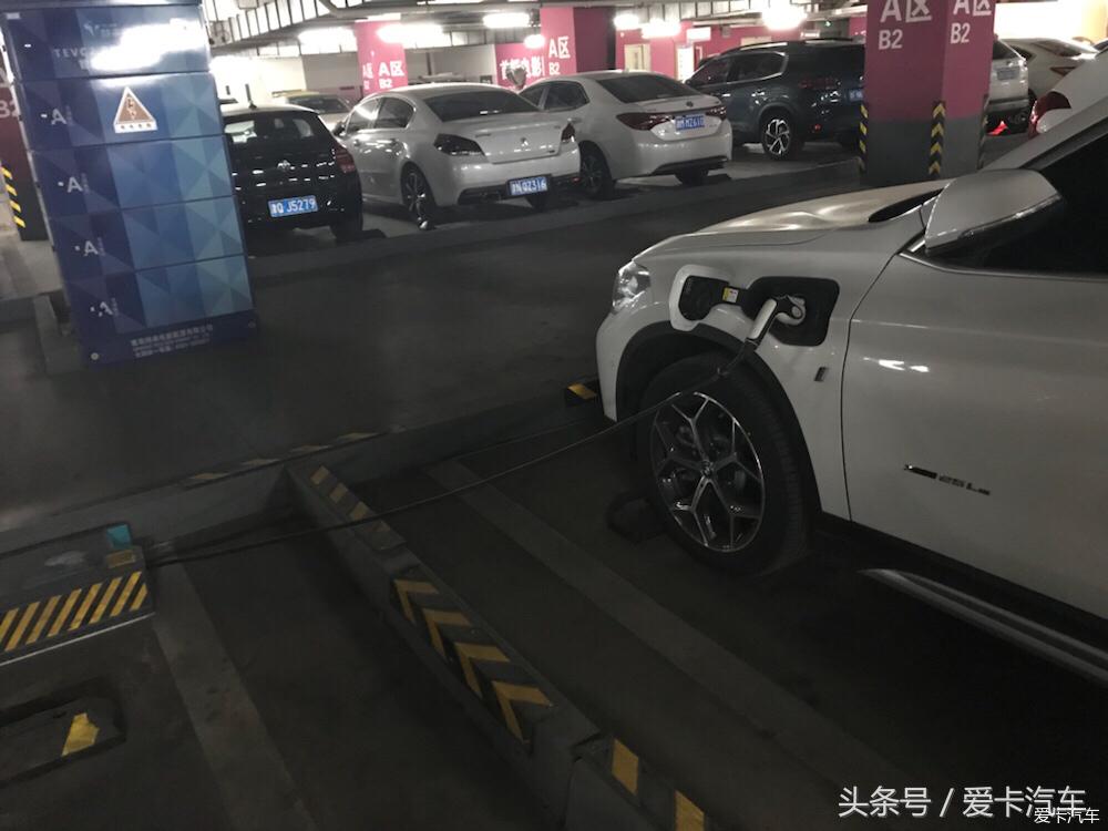 女车主详细评宝马X1混动，根本不用恐慌紧凑suv的空间！