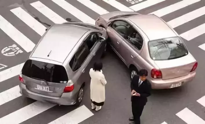 交通事故对方全责，但耍赖不给钱，咋办？