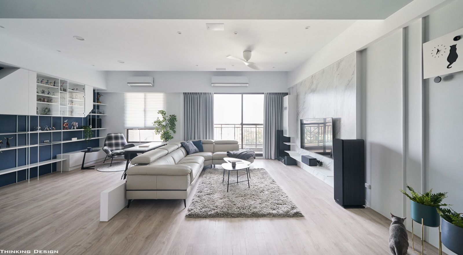 現代簡約家居裝潢實景效果圖，白色調讓居宅更形清爽