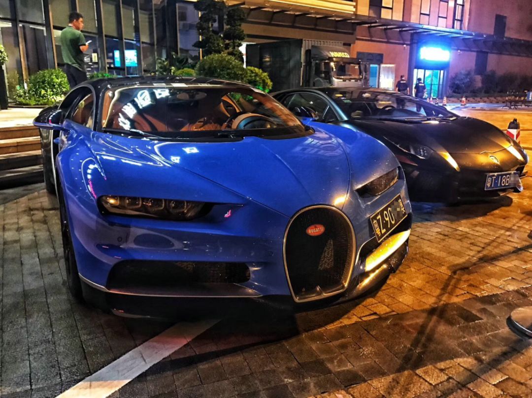 千万豪车"布加迪赤龙"现身中山!很多人都是第一见!