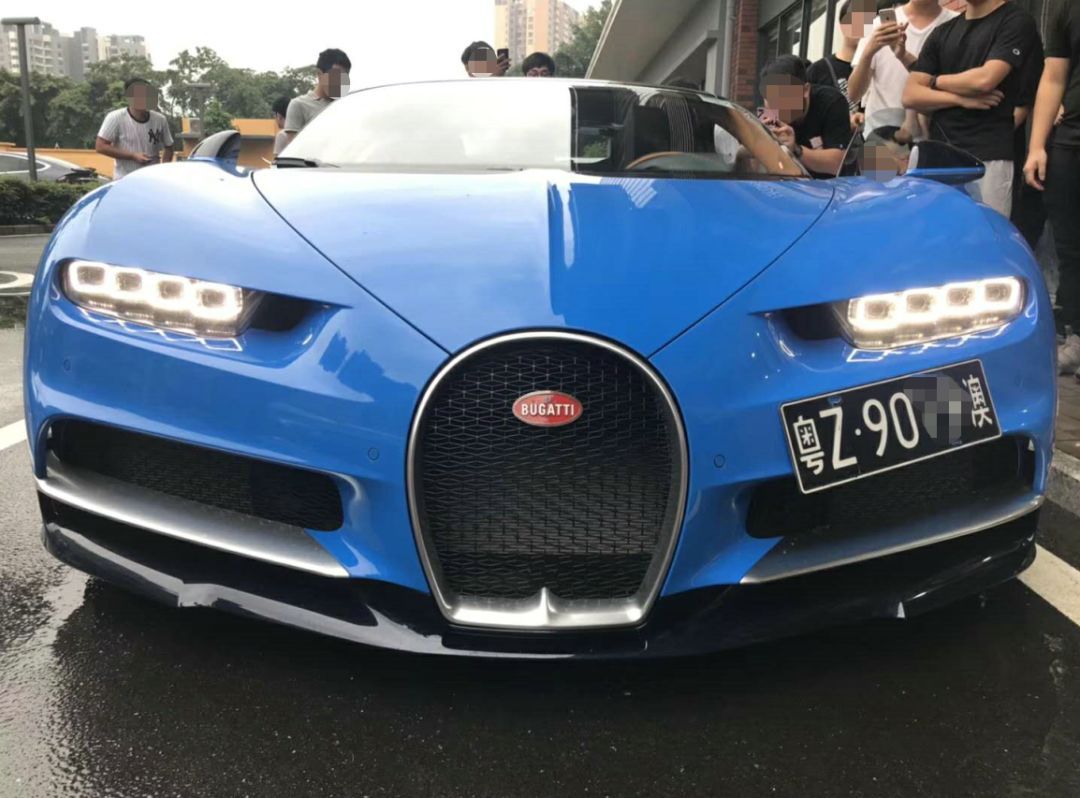 千万豪车"布加迪赤龙"现身中山!很多人都是第一见!
