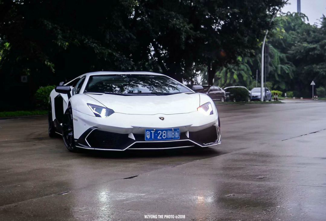 千万豪车"布加迪赤龙"现身中山!很多人都是第一见!