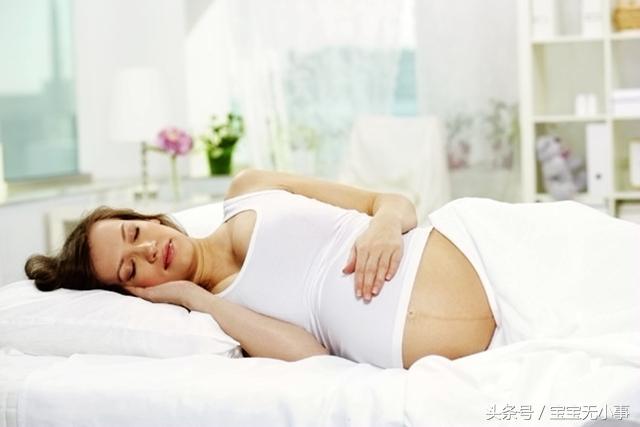 胎儿最怕这3种睡姿，孕妇可别舒服了自己伤了胎儿
