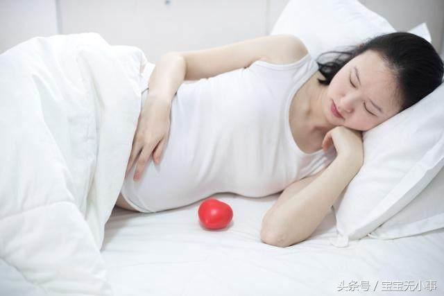 胎儿最怕这3种睡姿，孕妇可别舒服了自己伤了胎儿