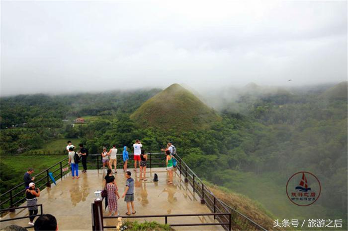 一座具有神话色彩的山，菲律宾的自然奇景，形状很像一种巧克力