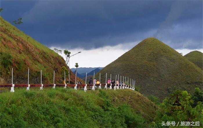 一座具有神话色彩的山，菲律宾的自然奇景，形状很像一种巧克力