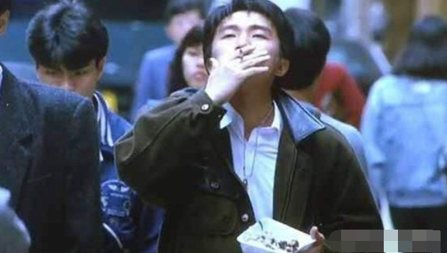 周星驰抽烟境界俗话说:"饭后一根烟,快活似神仙",但是有一冲抽烟的