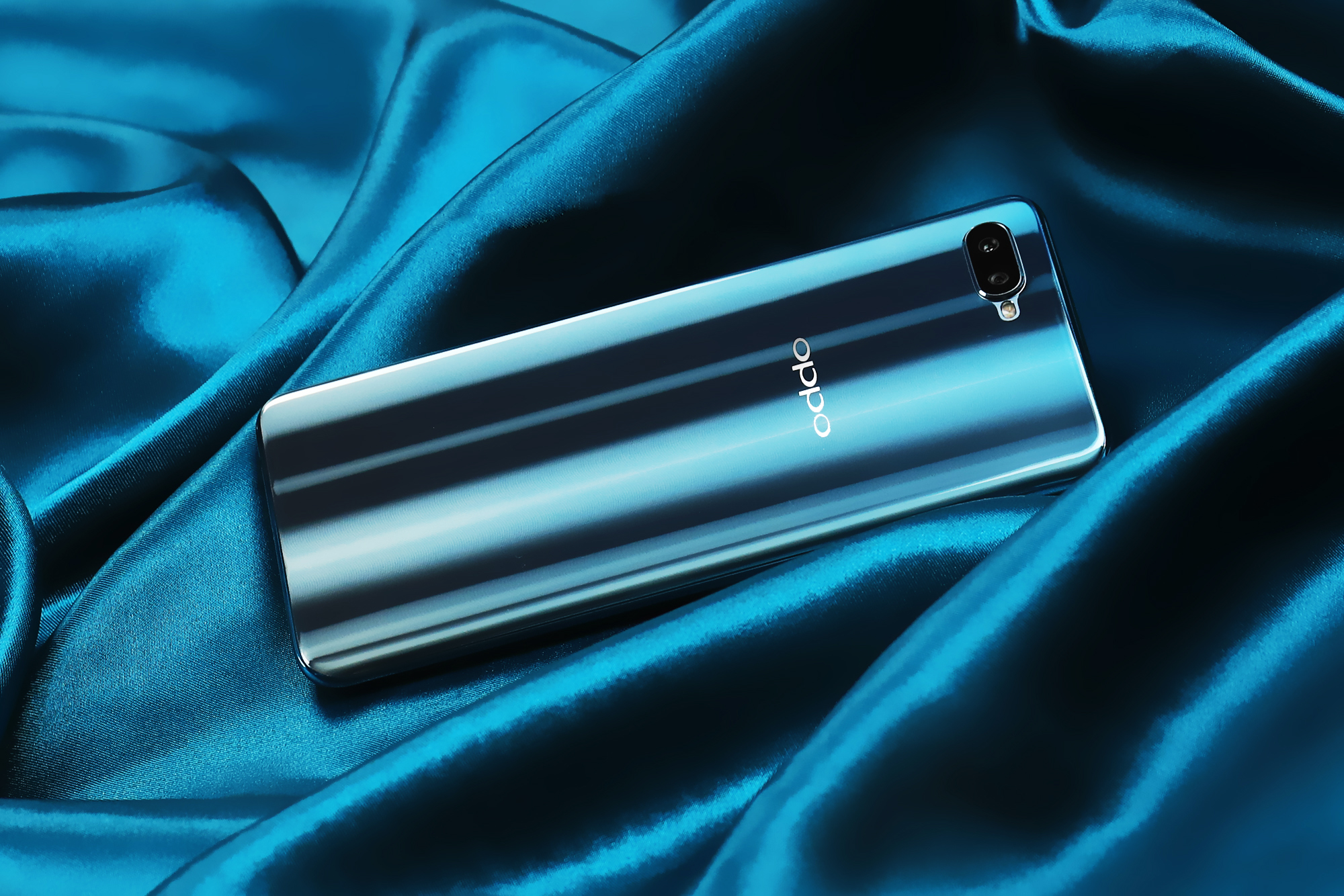 做高颜值的实力派！OPPO R15x上手评测