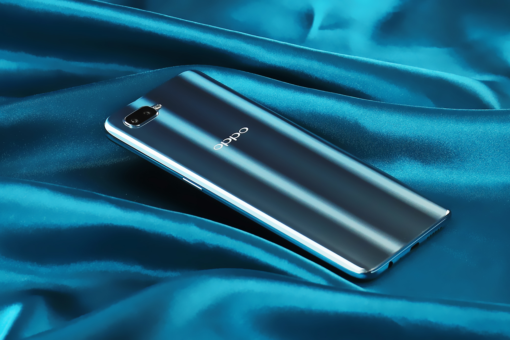 做高颜值的实力派！OPPO R15x上手评测