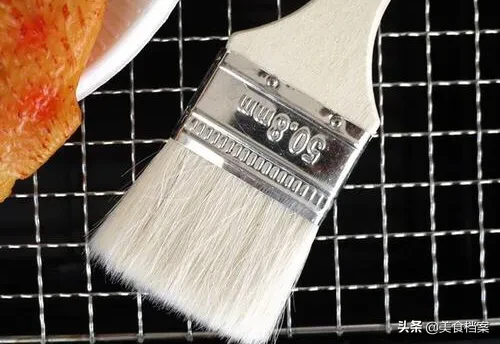 山东煎饼卷大葱的正宗家常做法，传统手工制作这些工具你认识吗？