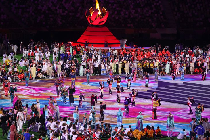 东京奥运会闭幕式表演上，让人眼前一亮的这位彩裙美女是谁？_图片 No.22