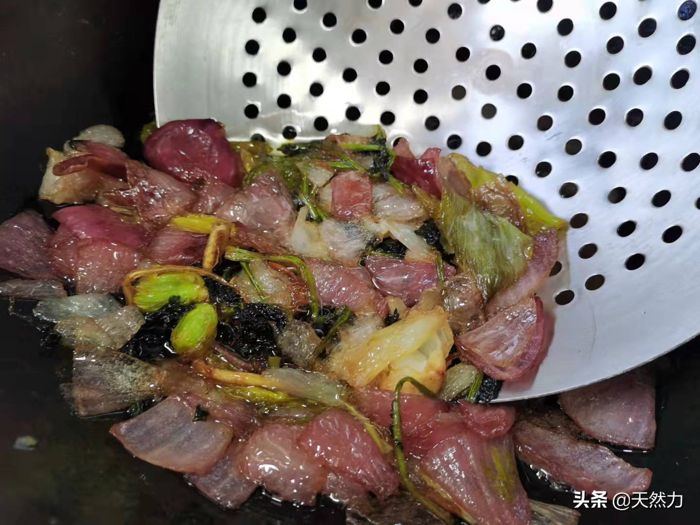 饭店的洋葱拌木耳是怎么做出来的，告诉你步骤和技巧，收藏好哦